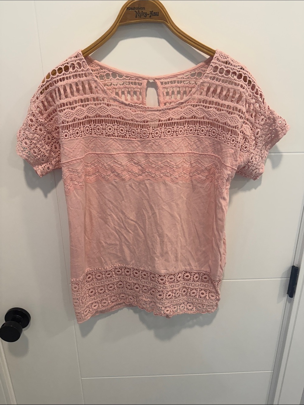 Old Navy Light Pink Crochet Lace Short Sleeve Top size medium - Picture 2 of 5